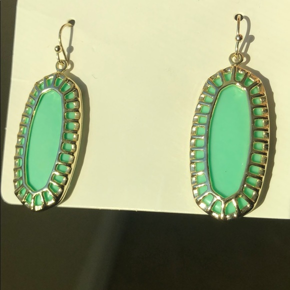 🌸KENDRA SCOTT EARRINGS🌸 - Picture 3 of 3